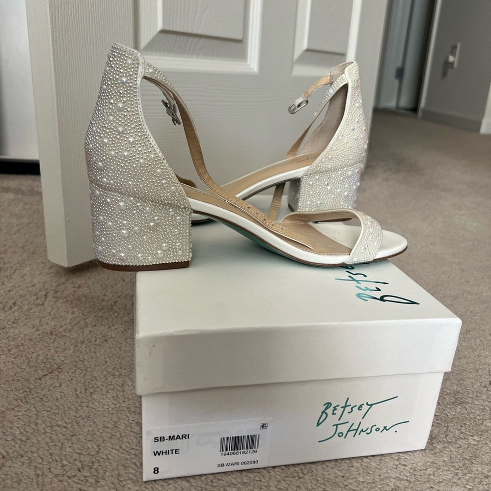 Betsey Johnson Mari white wedding shoes - Picture 2 of 10